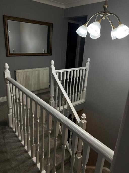 Frank Lane Villa Dewsbury Bagian luar foto