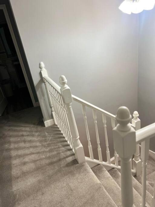 Frank Lane Villa Dewsbury Bagian luar foto